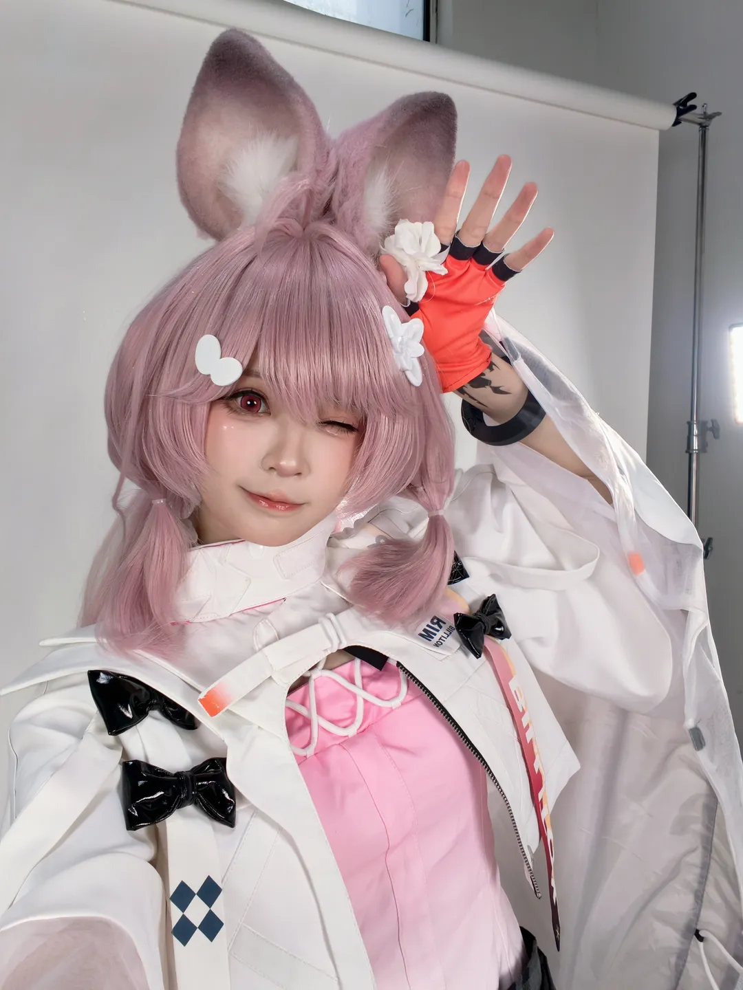 【珊比cos】明日方舟的兽耳少女，自拍居然忘带萝卜了 - 第 3 张