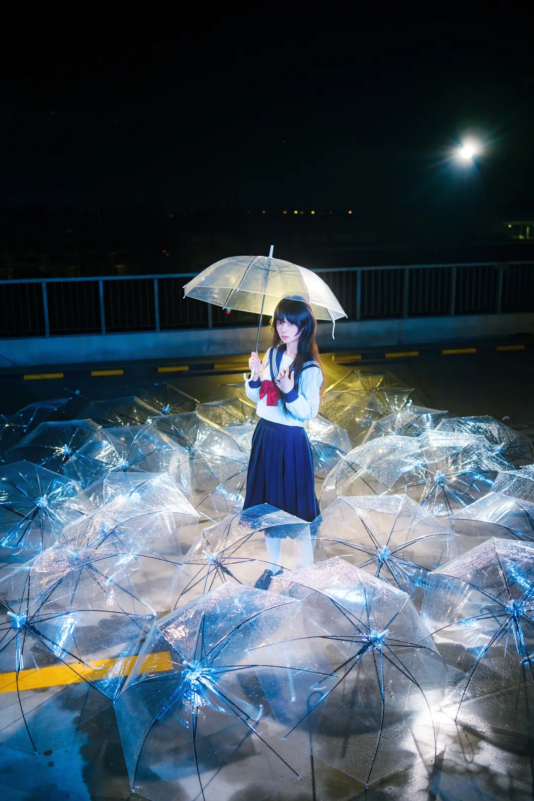 雨夜天台的水手服情绪风写真 - 第 1 张