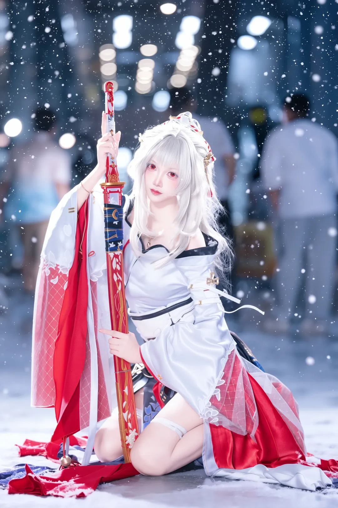 【緋雪cos】鳴潮紅白和風戰袍，雪地裡的長刀客 - 第 2 張