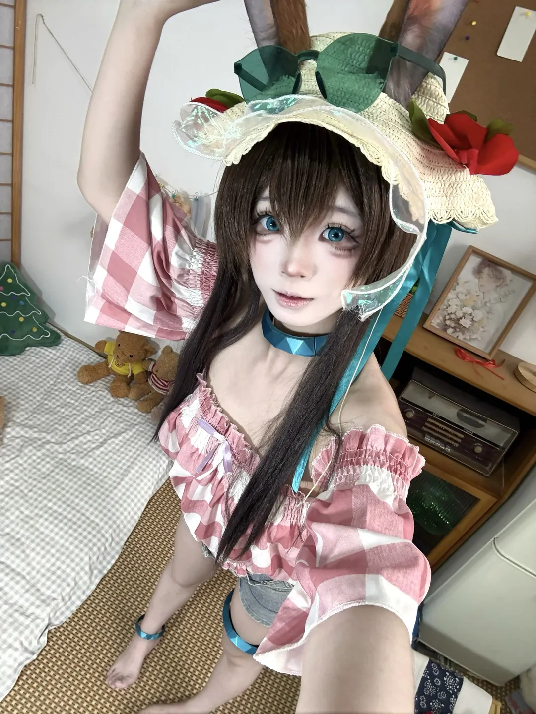 【阿米娅cos】复古房间里的夏日兔耳少女 - 第 1 张