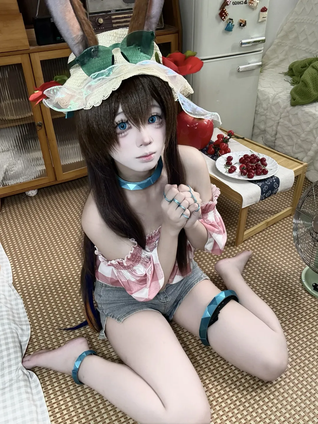 【阿米娅cos】复古房间里的夏日兔耳少女 - 第 3 张