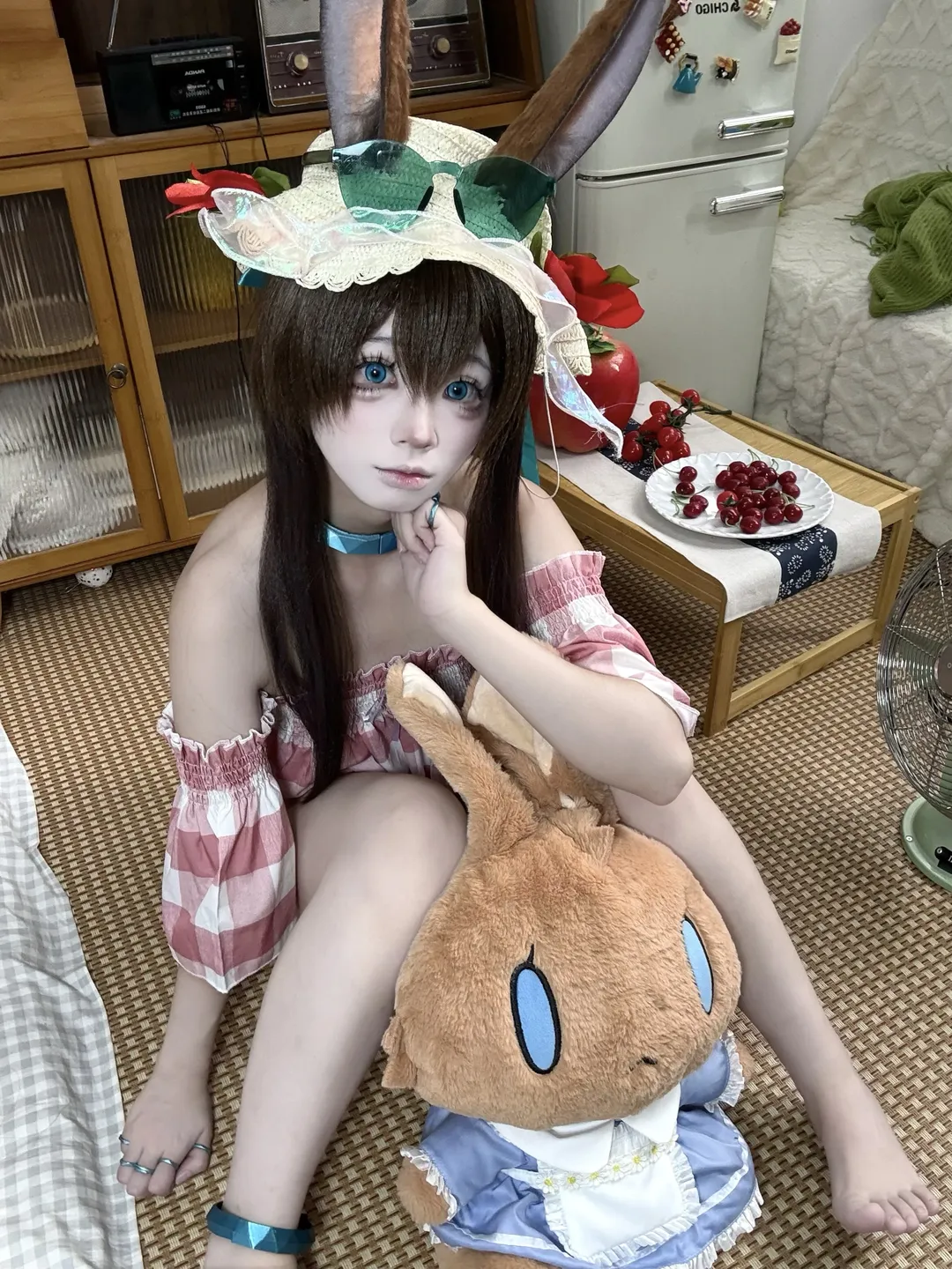 【阿米娅cos】复古房间里的夏日兔耳少女 - 第 4 张