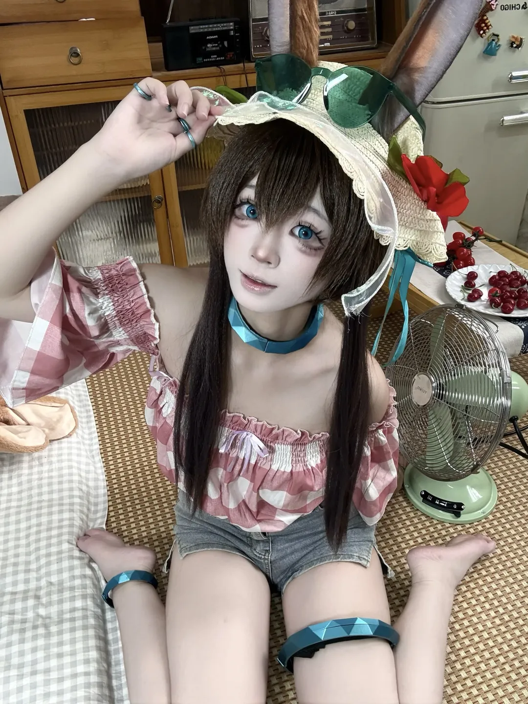 【阿米娅cos】复古房间里的夏日兔耳少女 - 第 5 张