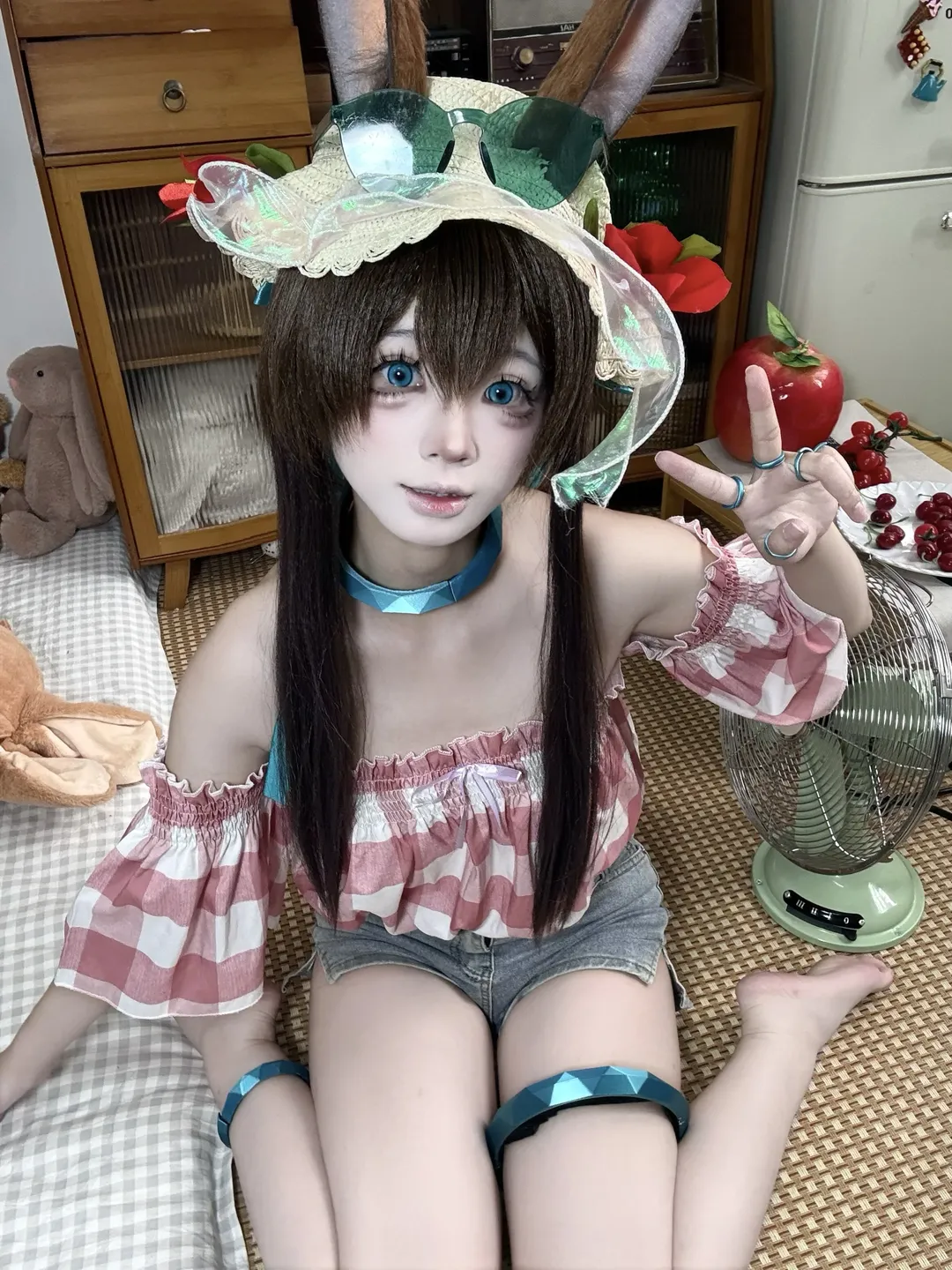 【阿米娅cos】火蓝之心，房间里的夏日兔兔 - 第 4 张