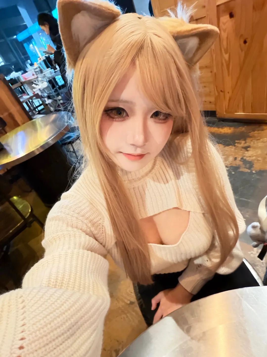 金发兽耳猫娘的毛衣日常自拍 - 第 1 张