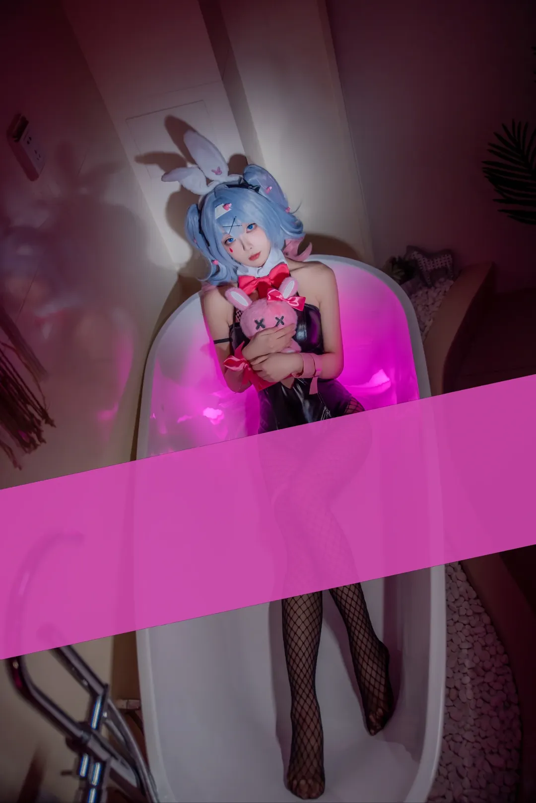 【初音未來cos】兔子洞裡的藍髮兔耳少女 - 第 2 張