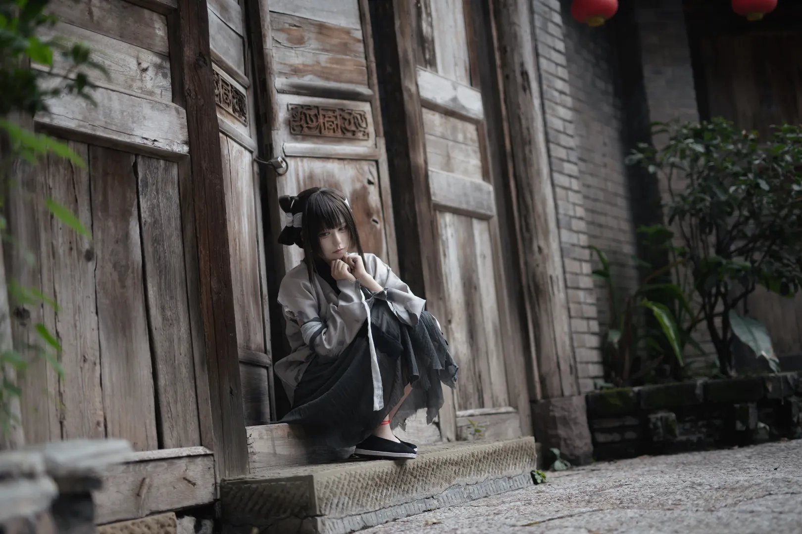 满穗cos，在重庆老街实景演绎饿殍明末行千里 - 第 9 张