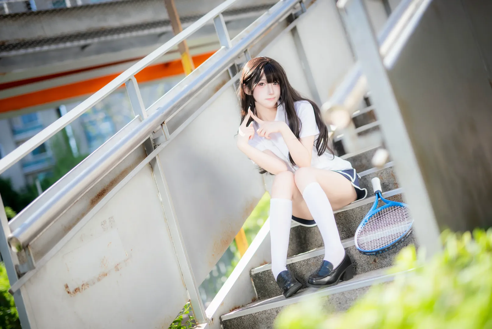 日系運動風網球少女寫真 白絲長筒襪的元氣感拍攝 - 第 4 張