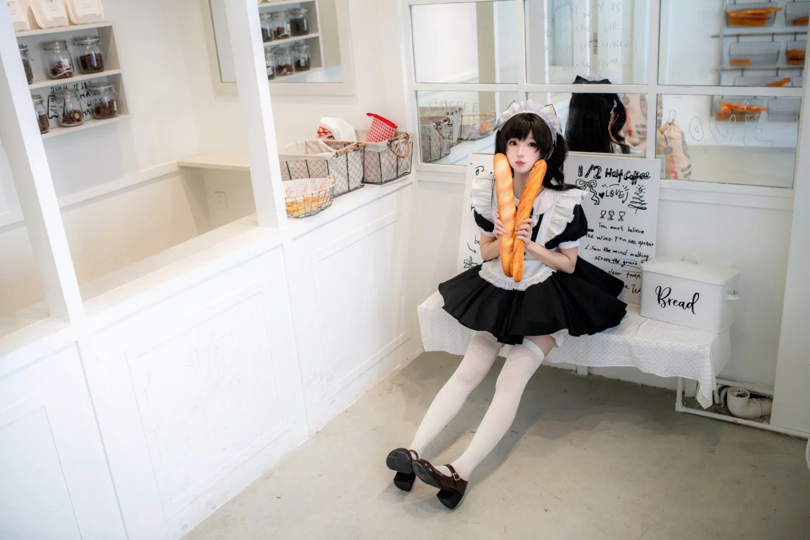 日系女仆装写真 重庆烘焙坊里的白丝日常 - 第 2 张