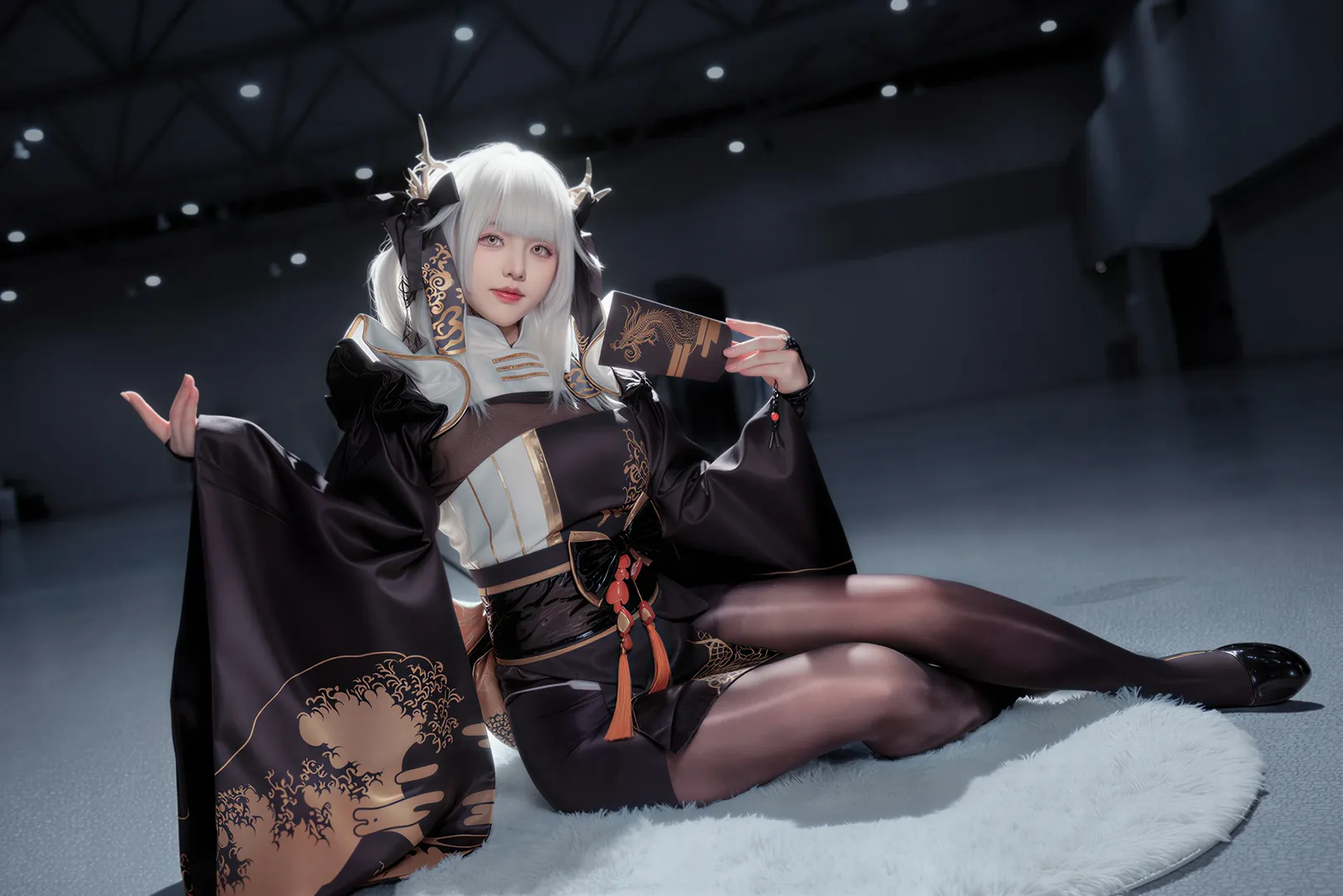【白兔布兰儿cos】胜利女神黑金元素的实拍呈现 - 第 3 张