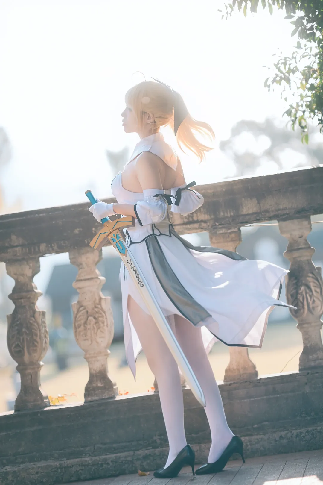 【阿尔托莉雅Lily cos】Fate/Grand Order的纯白骑士，夏日逆光记录 - 第 1 张