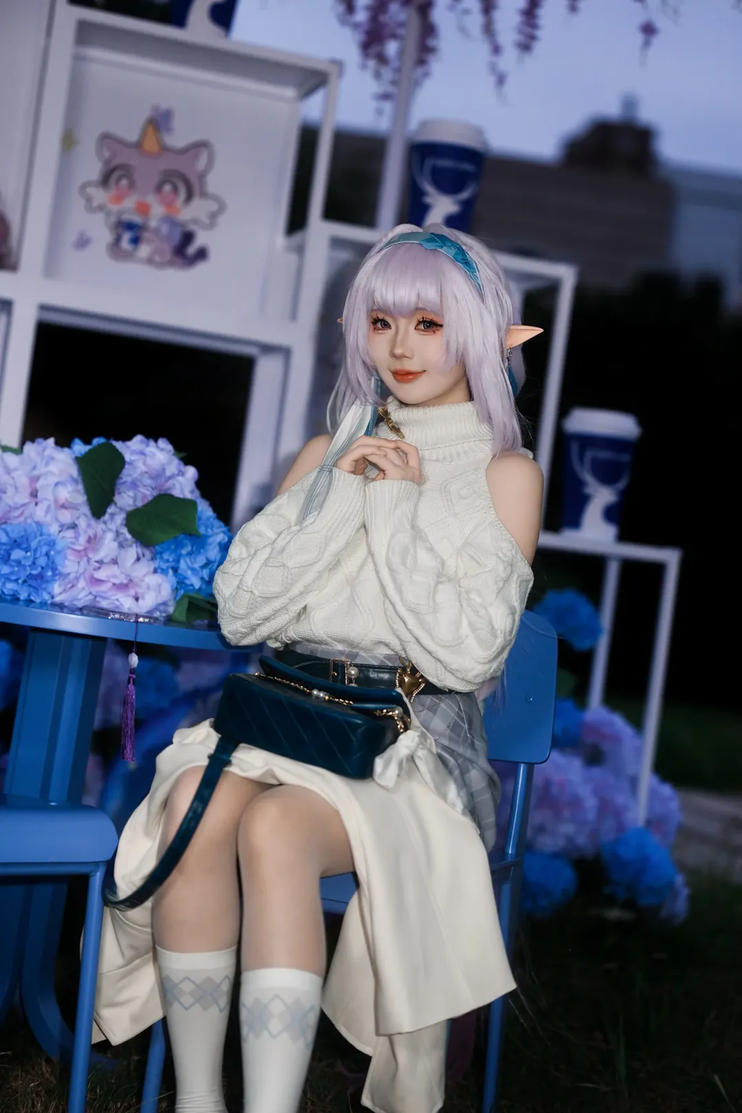 【遐蝶cos】藍調花海里的溫婉純真，夜景下的遐蝶時光 - 第 11 張