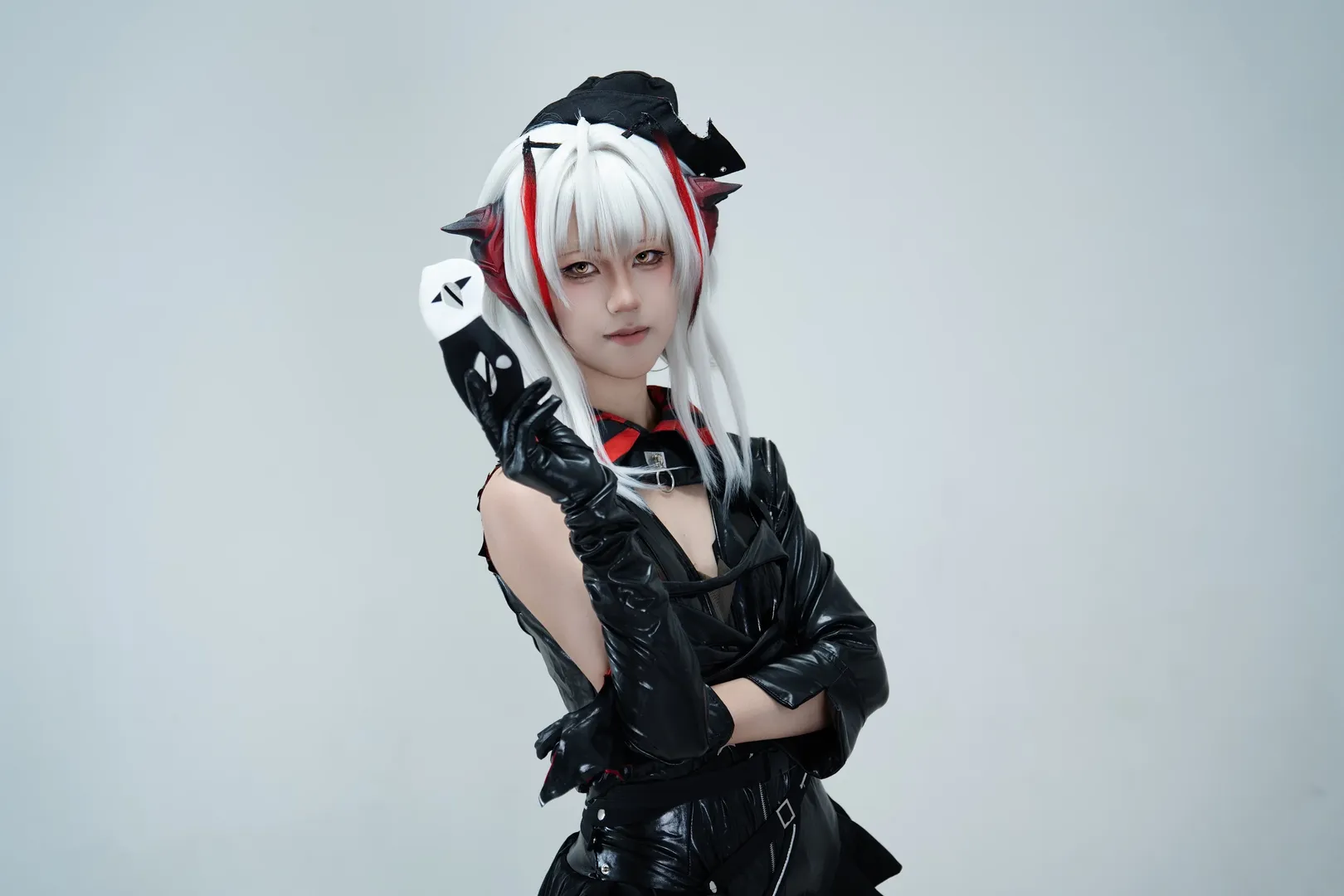 【维什戴尔cos】明日方舟怪盗维神白棚写真 - 第 8 张