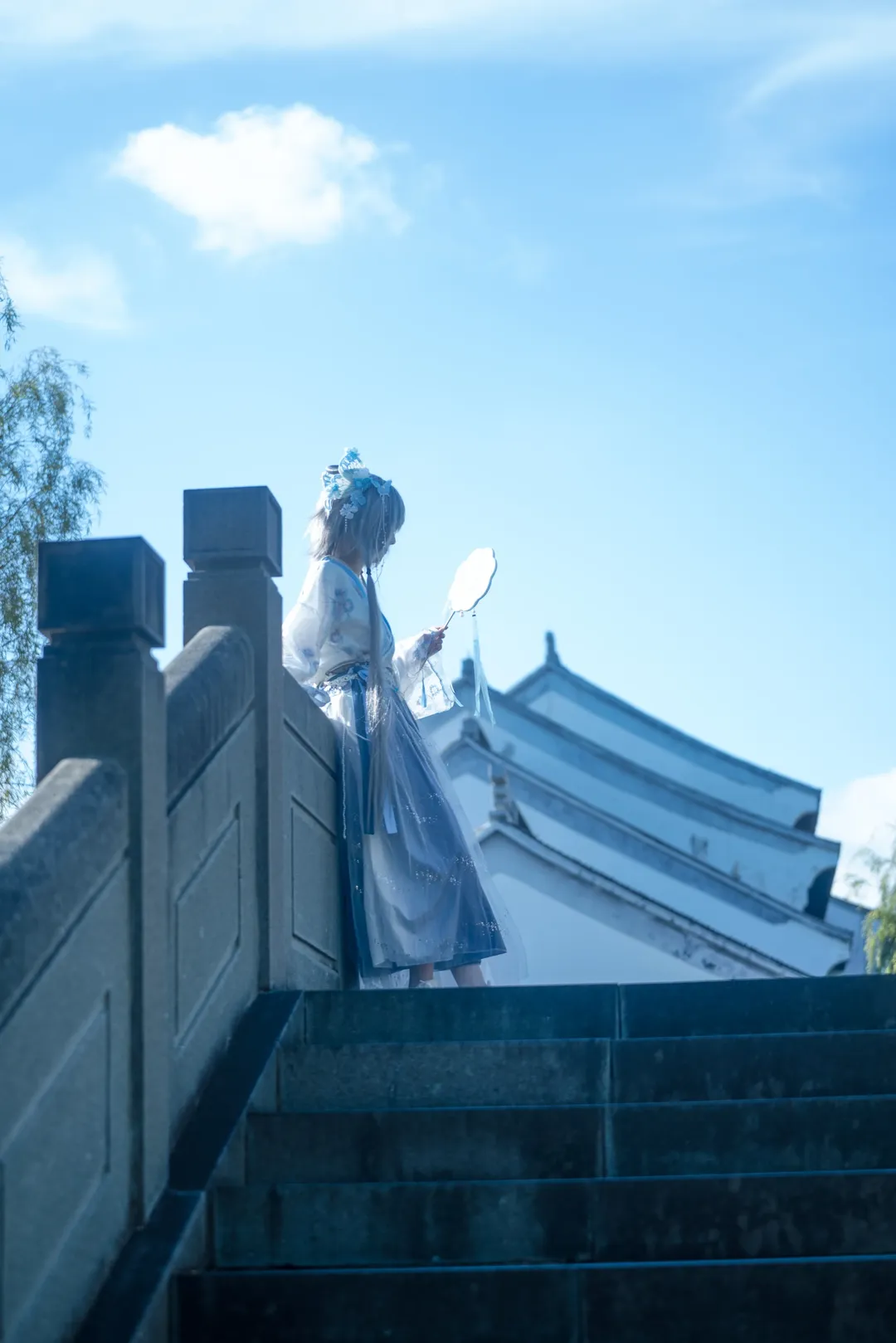 【洛天依cos】园林光影中的蓝白国风写真 - 第 2 张