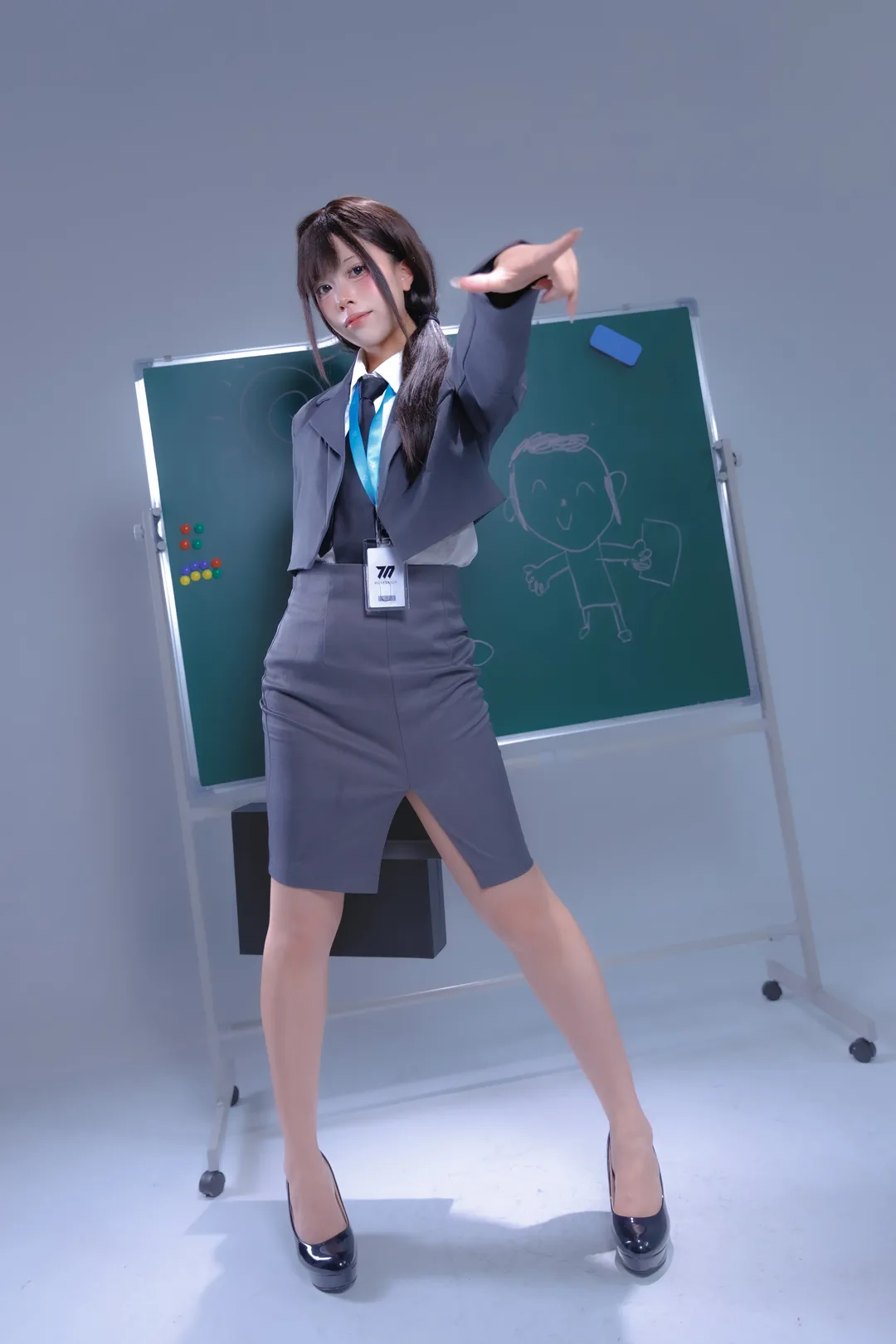 【sensei cos】蔚蓝档案女老师，这套职场制服有点飒 - 第 1 张
