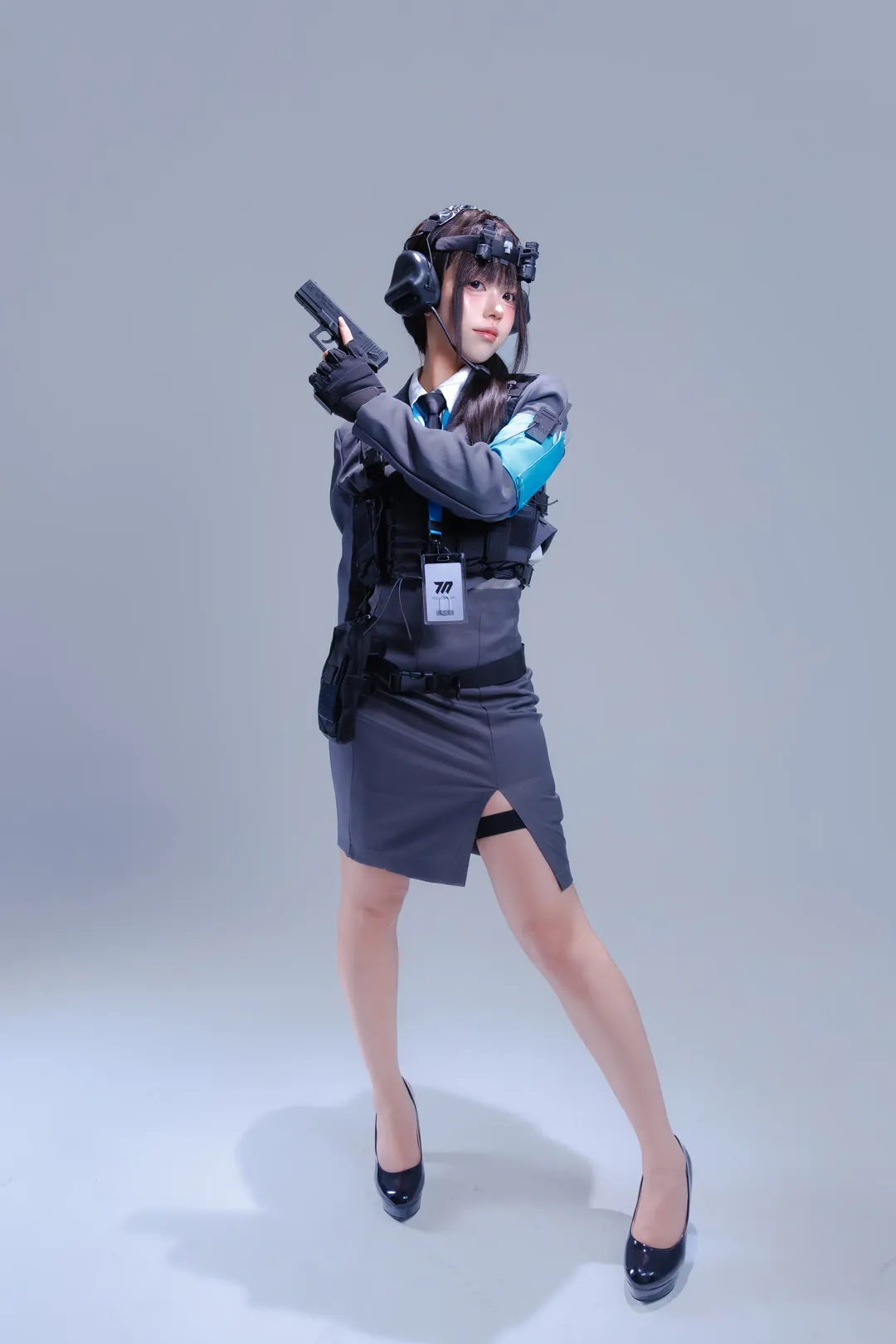 【女sensei cos】蔚藍檔案T0策劃親女兒，這套戰術西裝太颯了 - 第 1 張