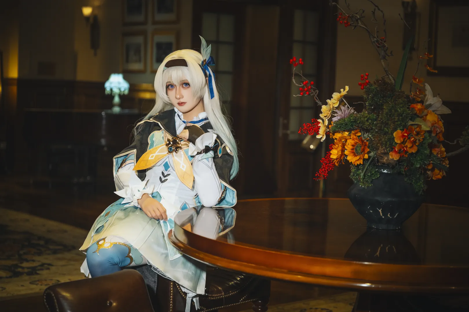 【流萤cos】崩坏星穹铁道：夜色下的银发精灵，妆面与光影的完美碰撞 - 第 10 张