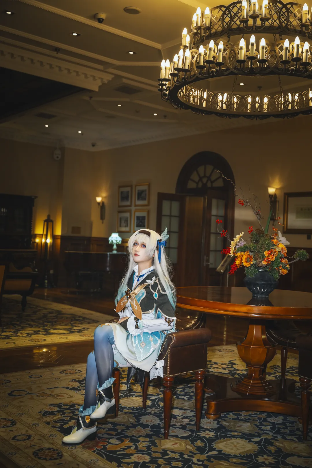 【流萤cos】崩坏星穹铁道：夜色下的银发精灵，妆面与光影的完美碰撞 - 第 11 张
