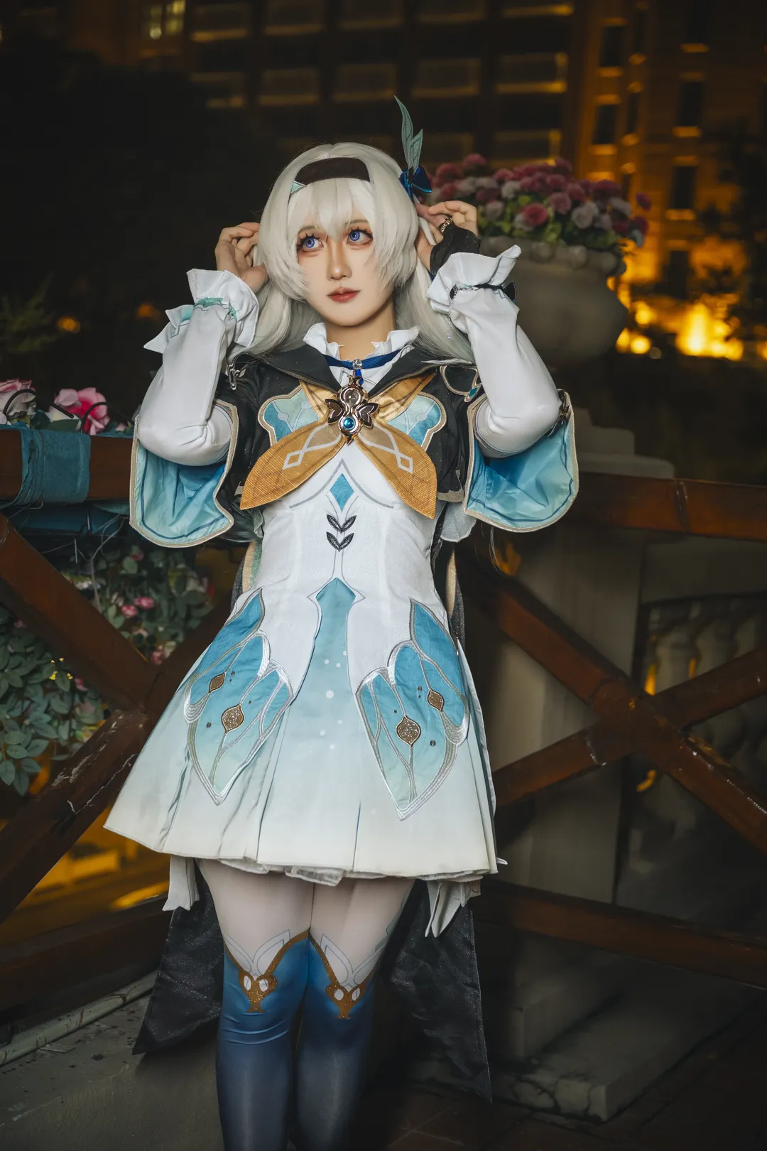 【流萤cos】崩坏星穹铁道：夜色下的银发精灵，妆面与光影的完美碰撞 - 第 7 张