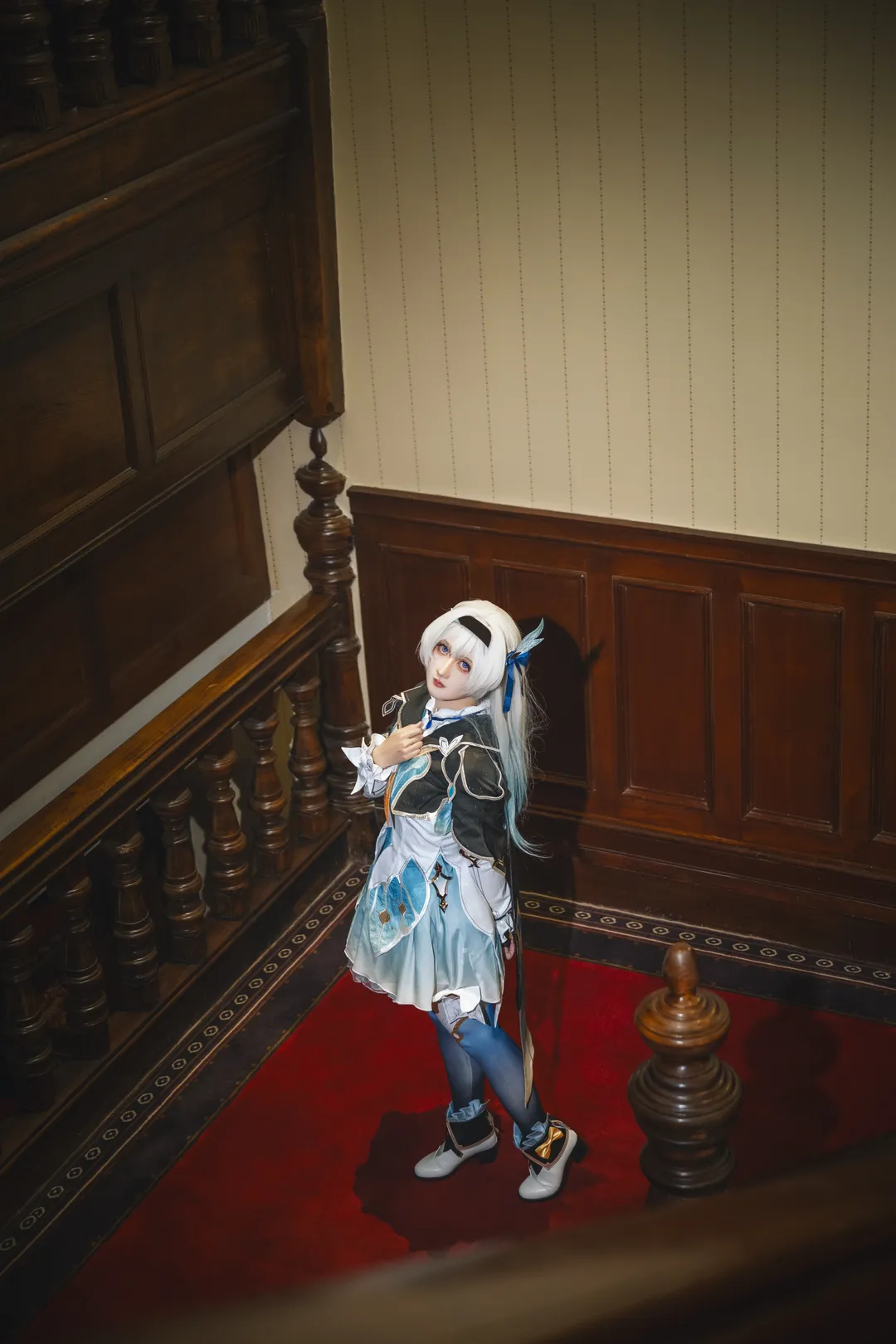 【流萤cos】崩坏星穹铁道：夜色下的银发精灵，妆面与光影的完美碰撞 - 第 8 张