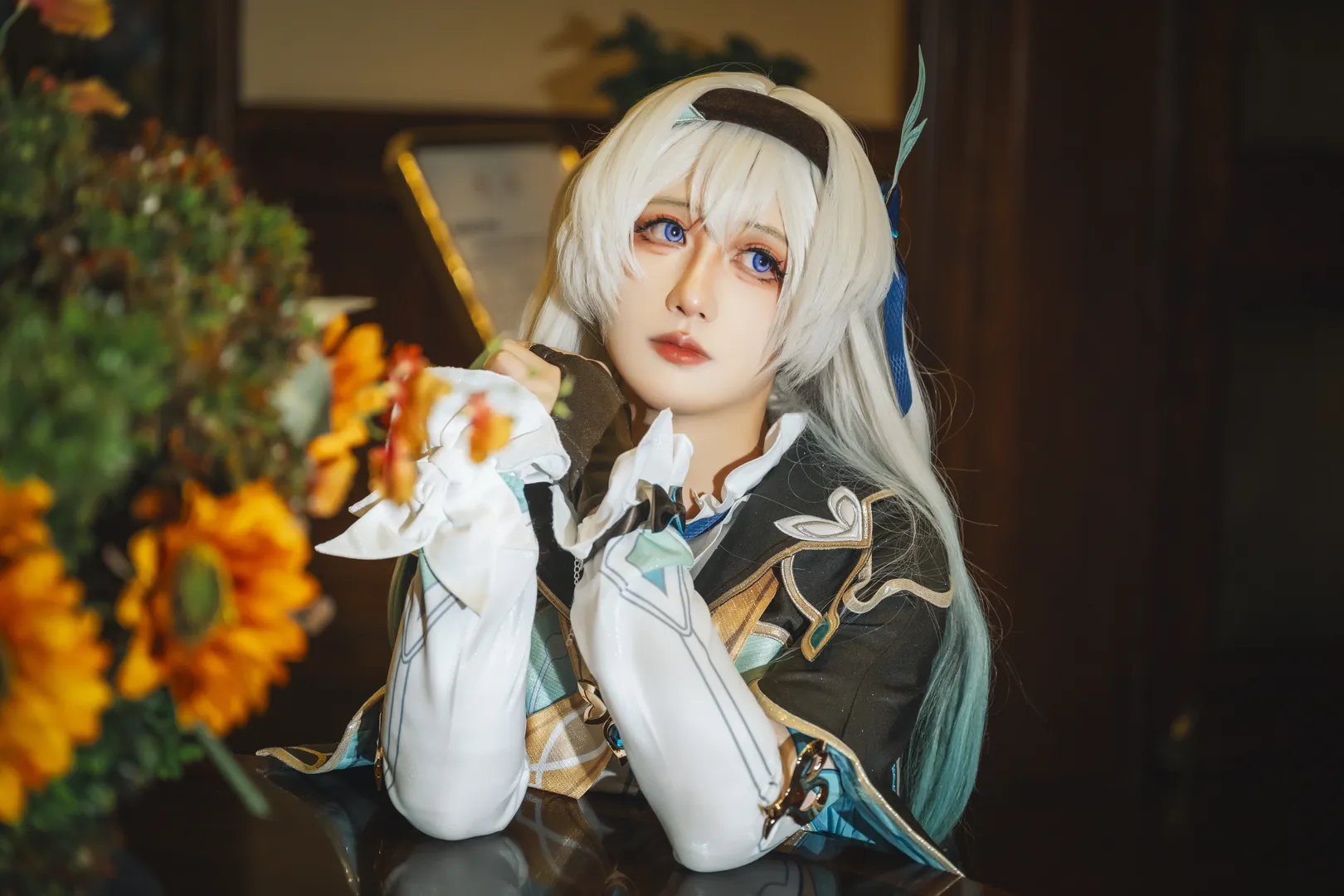 【流萤cos】崩坏星穹铁道：夜色下的银发精灵，妆面与光影的完美碰撞 - 第 9 张