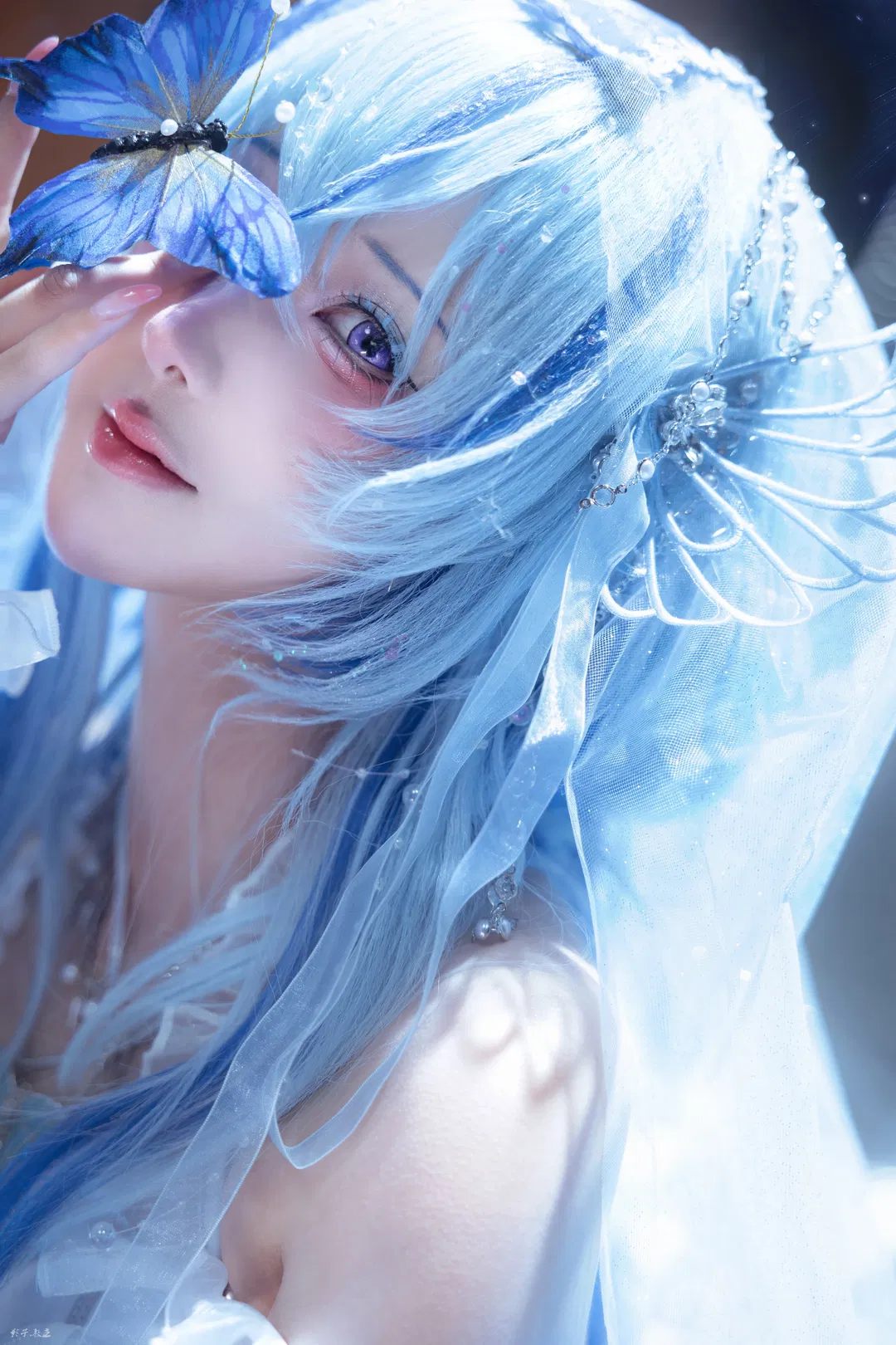 【守岸人cos】鸣潮花嫁，于漫展现场邂逅冰蓝蝴蝶 - 第 2 张