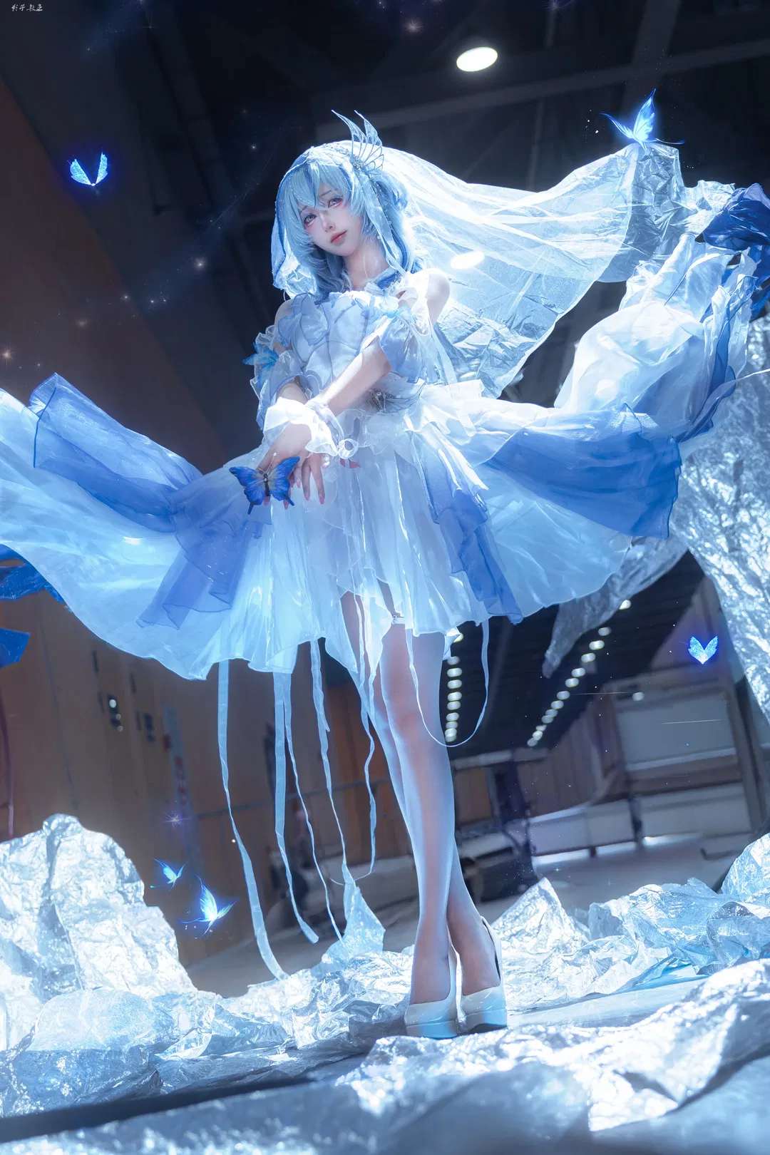 【守岸人cos】鸣潮花嫁，于漫展现场邂逅冰蓝蝴蝶 - 第 5 张