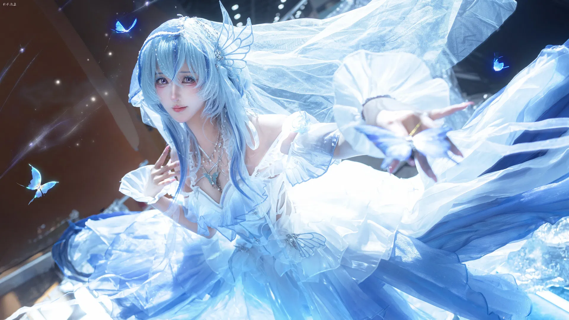 【守岸人cos】鸣潮花嫁，于漫展现场邂逅冰蓝蝴蝶 - 第 6 张