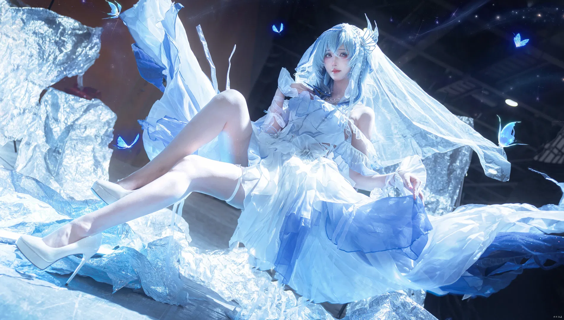 【守岸人cos】鸣潮花嫁，于漫展现场邂逅冰蓝蝴蝶 - 第 7 张