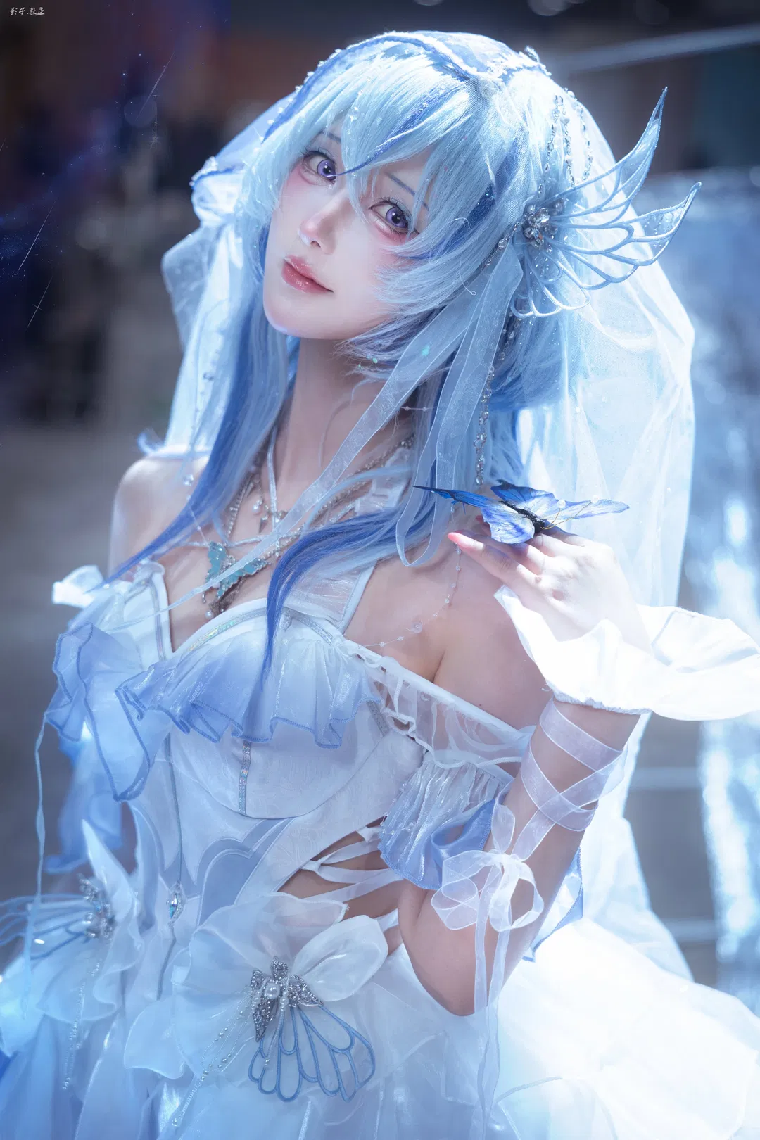 【守岸人cos】鸣潮花嫁，于漫展现场邂逅冰蓝蝴蝶 - 第 9 张