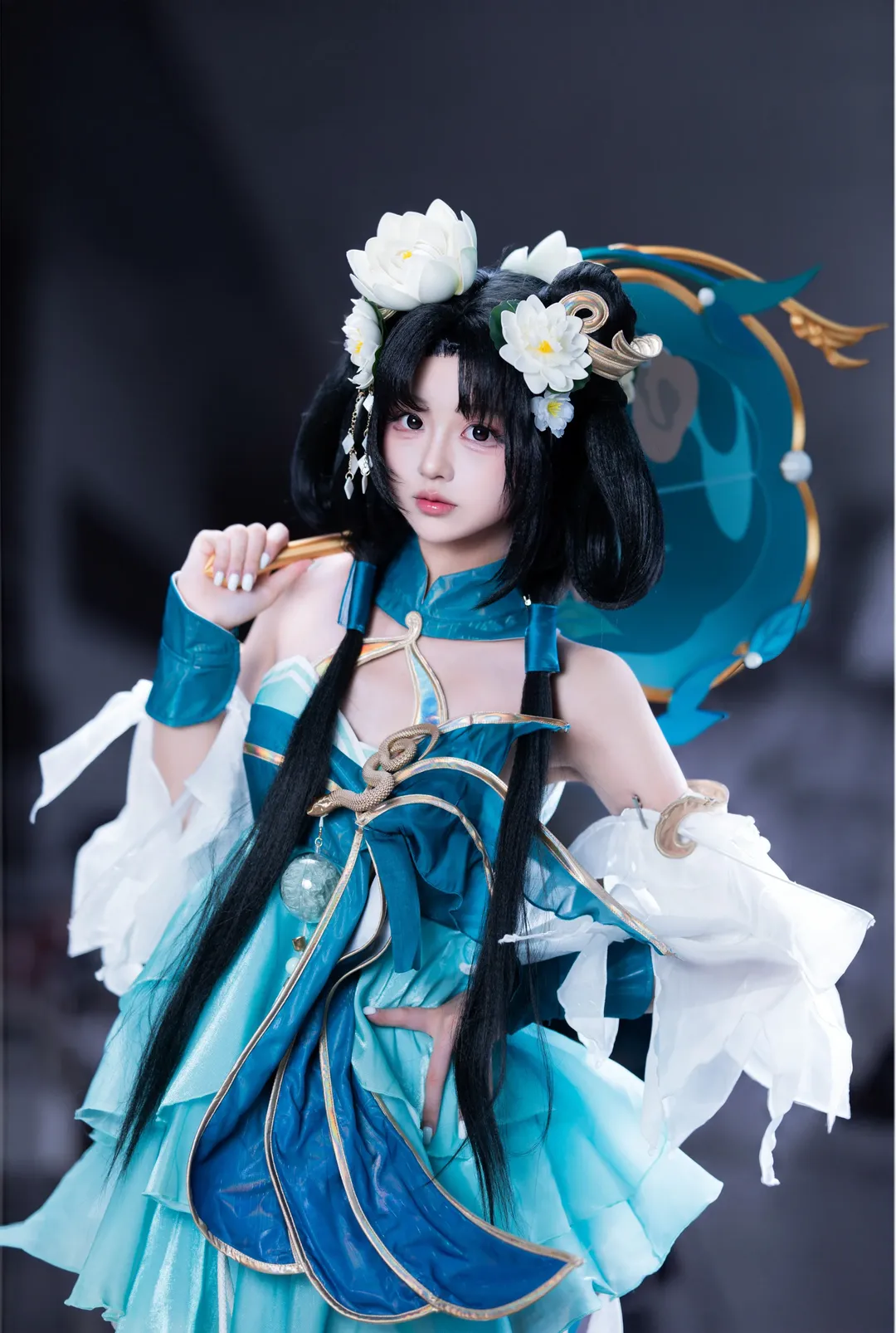 【小乔青蛇cos】王者荣耀小乔青蛇造型，手持团扇的灵动少女 - 第 3 张