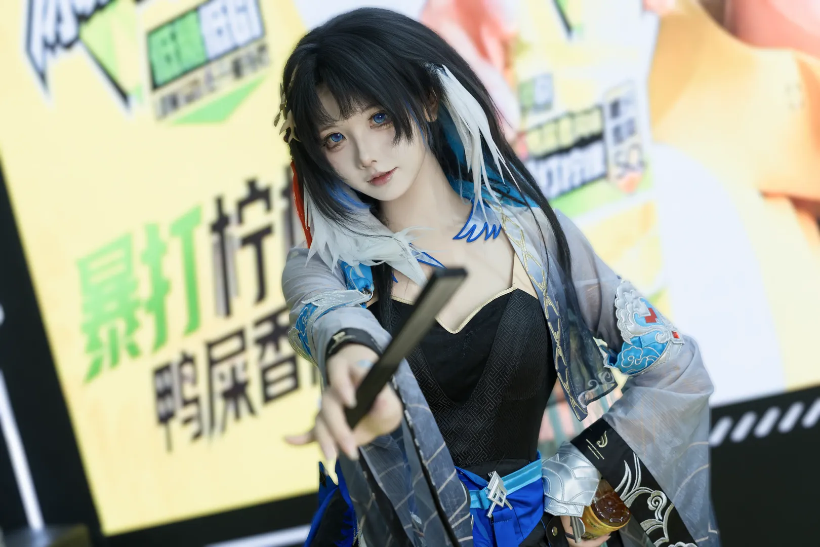 【秧秧玄翎cos】鸣潮展台下的雨天漫展记录 - 第 3 张