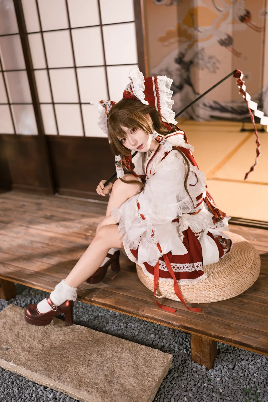 【博麗靈夢cos】神社裡的春日時光與紅白裙襬 - 第 4 張