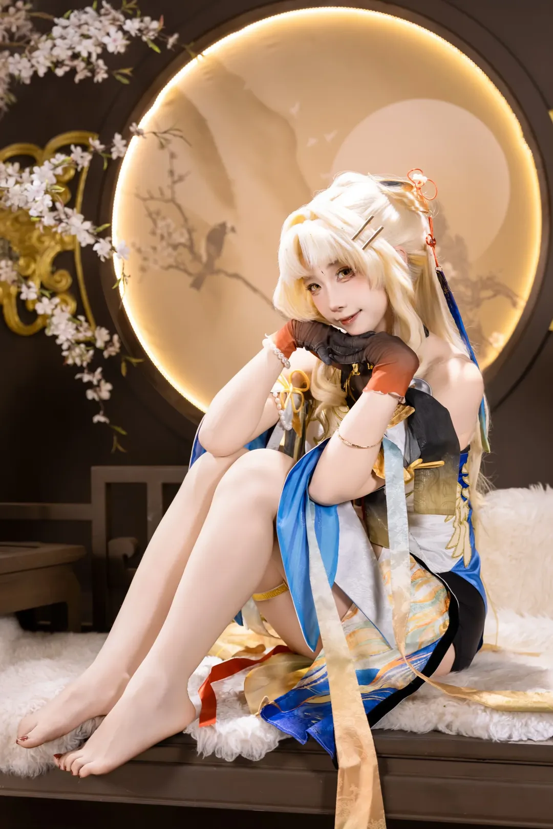 【穗穗cos】鸣潮国风幻想，折扇轻摇的慵懒时光 - 第 1 张