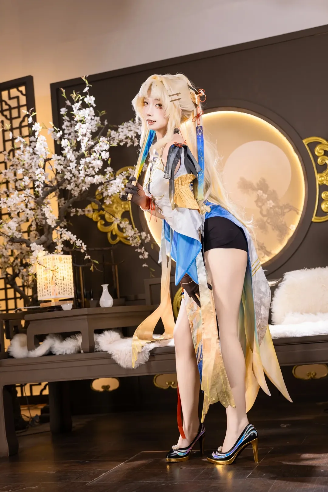 【穗穗cos】鸣潮国风幻想，折扇轻摇的慵懒时光 - 第 4 张