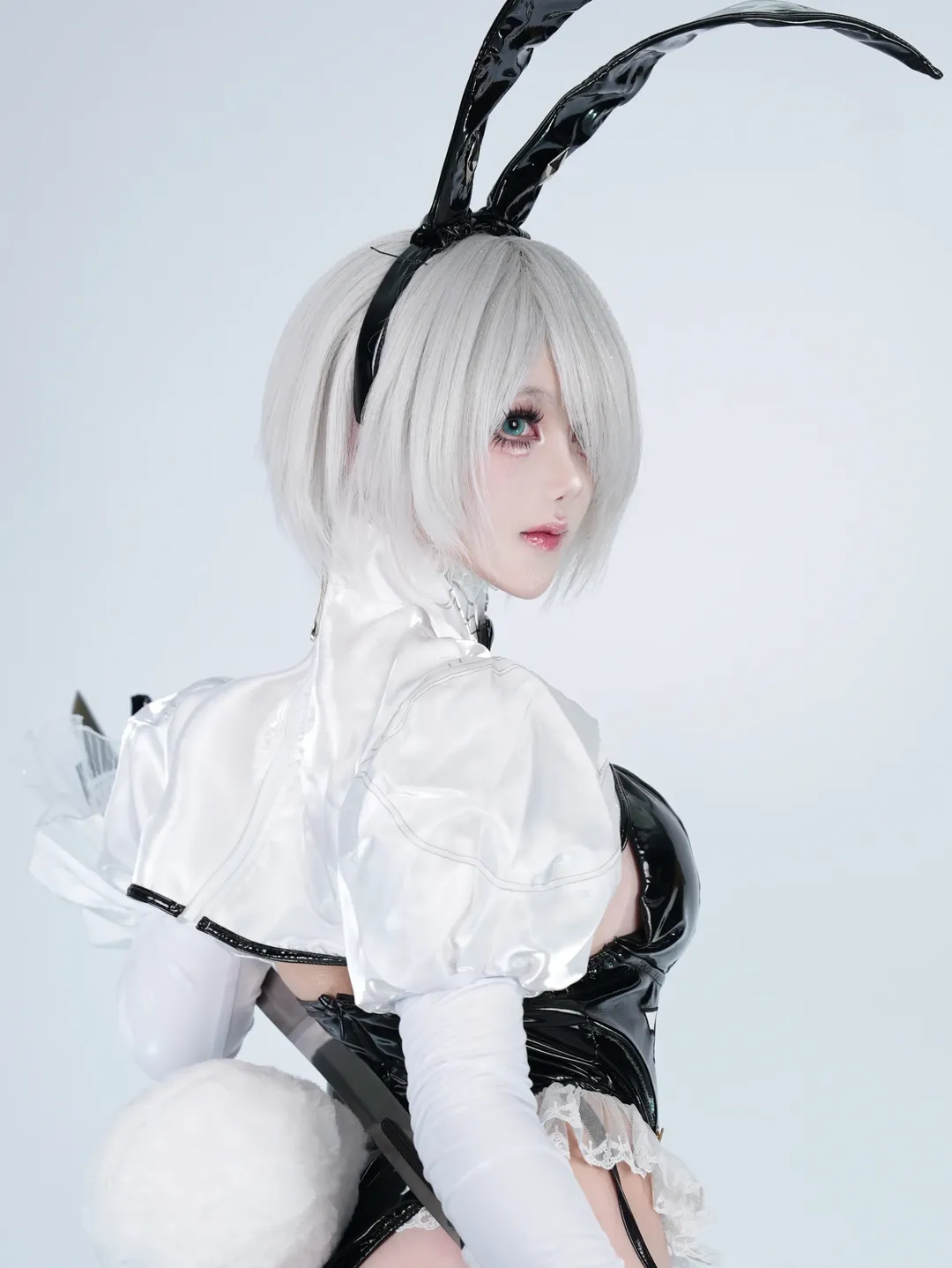 【2Bcos】尼爾機械紀元 銀髮漆皮兔女郎造型分享 - 第 1 張