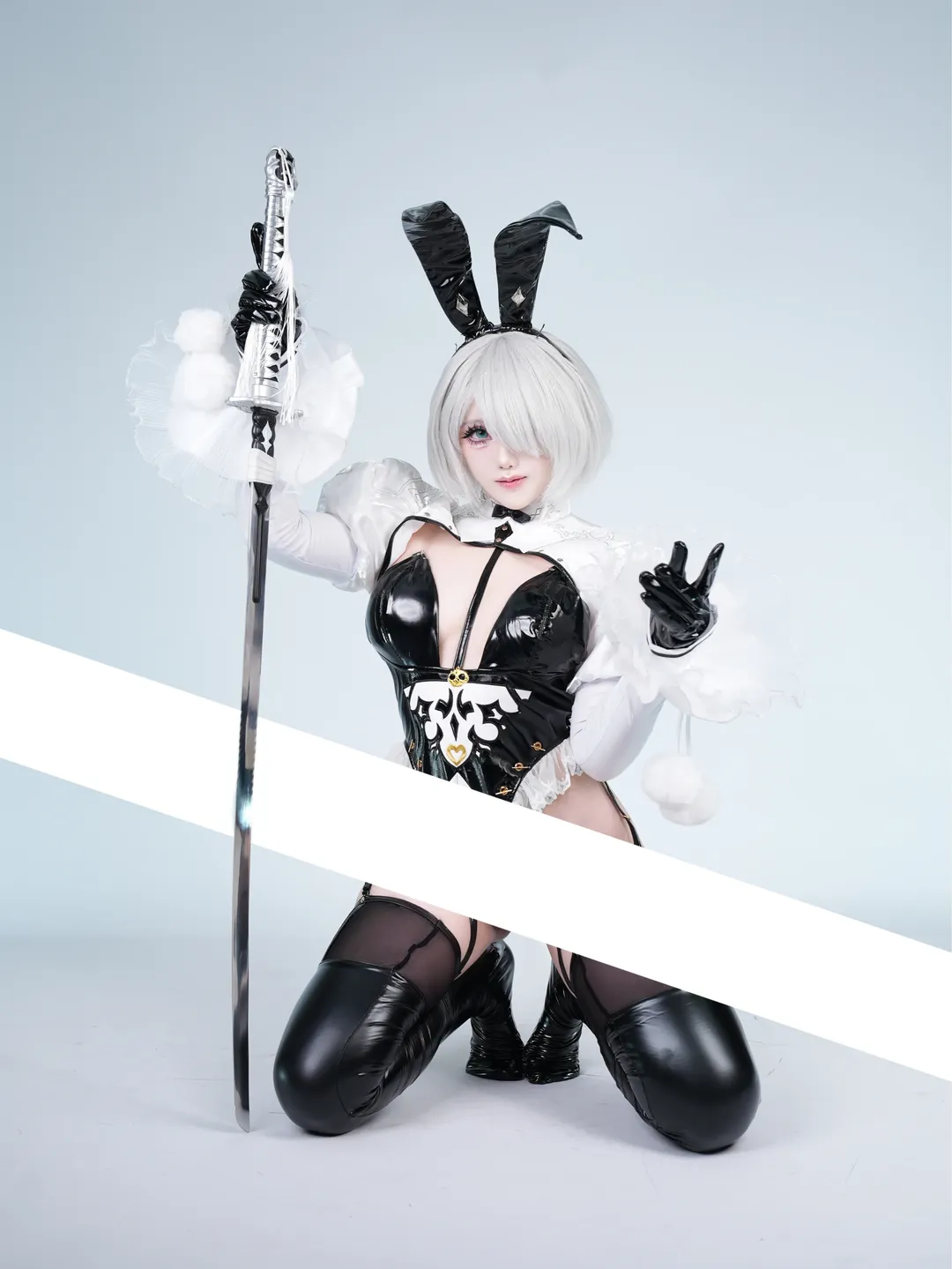 【2B cos】尼爾機械紀元兔女郎造型，白毛與漆皮的結合 - 第 2 張
