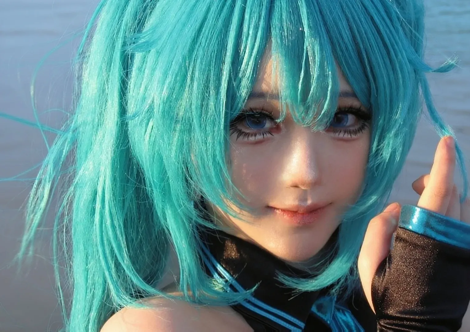 【初音未來cos】海風與夕陽下的藍色雙馬尾 - 第 1 張