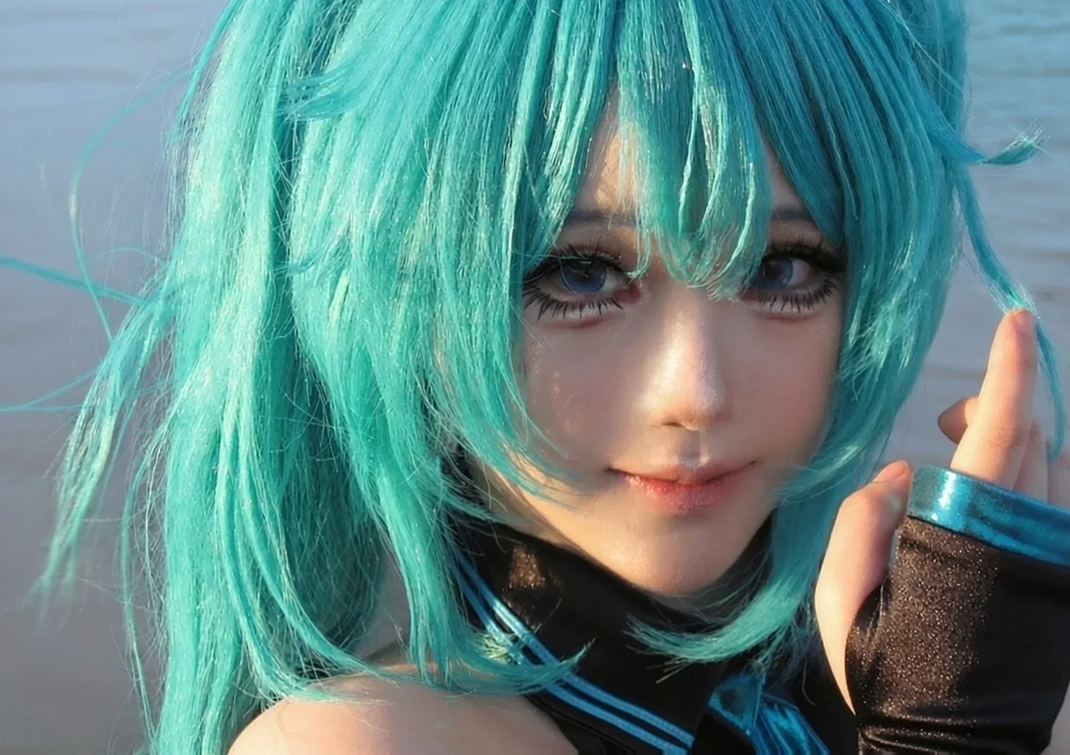 【初音未來cos】海風與夕陽下的藍色雙馬尾 - 第 2 張