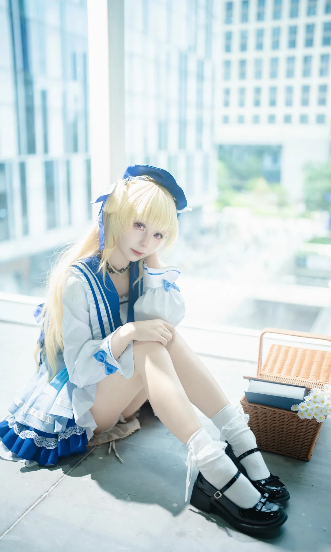 【菲比cos】鸣潮罗森联动，蓝白水手服的窗边日常 - 第 2 张
