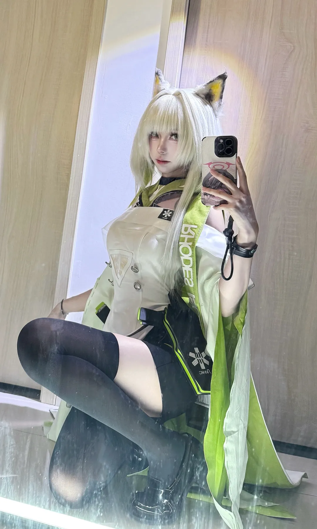 【凯尔希cos】明日方舟思衡托造型，绿色战术风对镜自拍 - 第 1 张