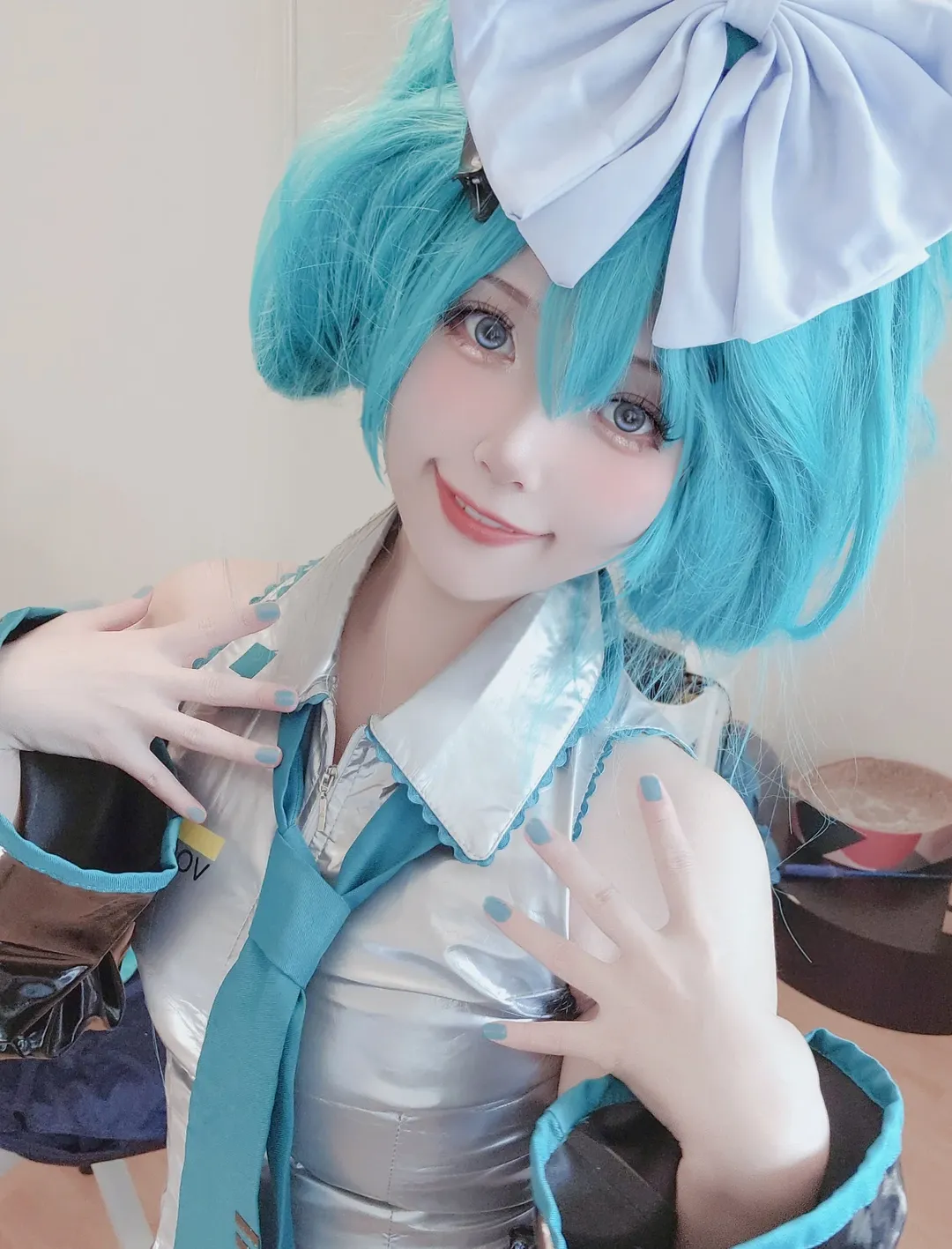 【初音未来cos】玉桂狗初音单马尾，黑丝长筒袜搭配漆皮袖出片 - 第 5 张