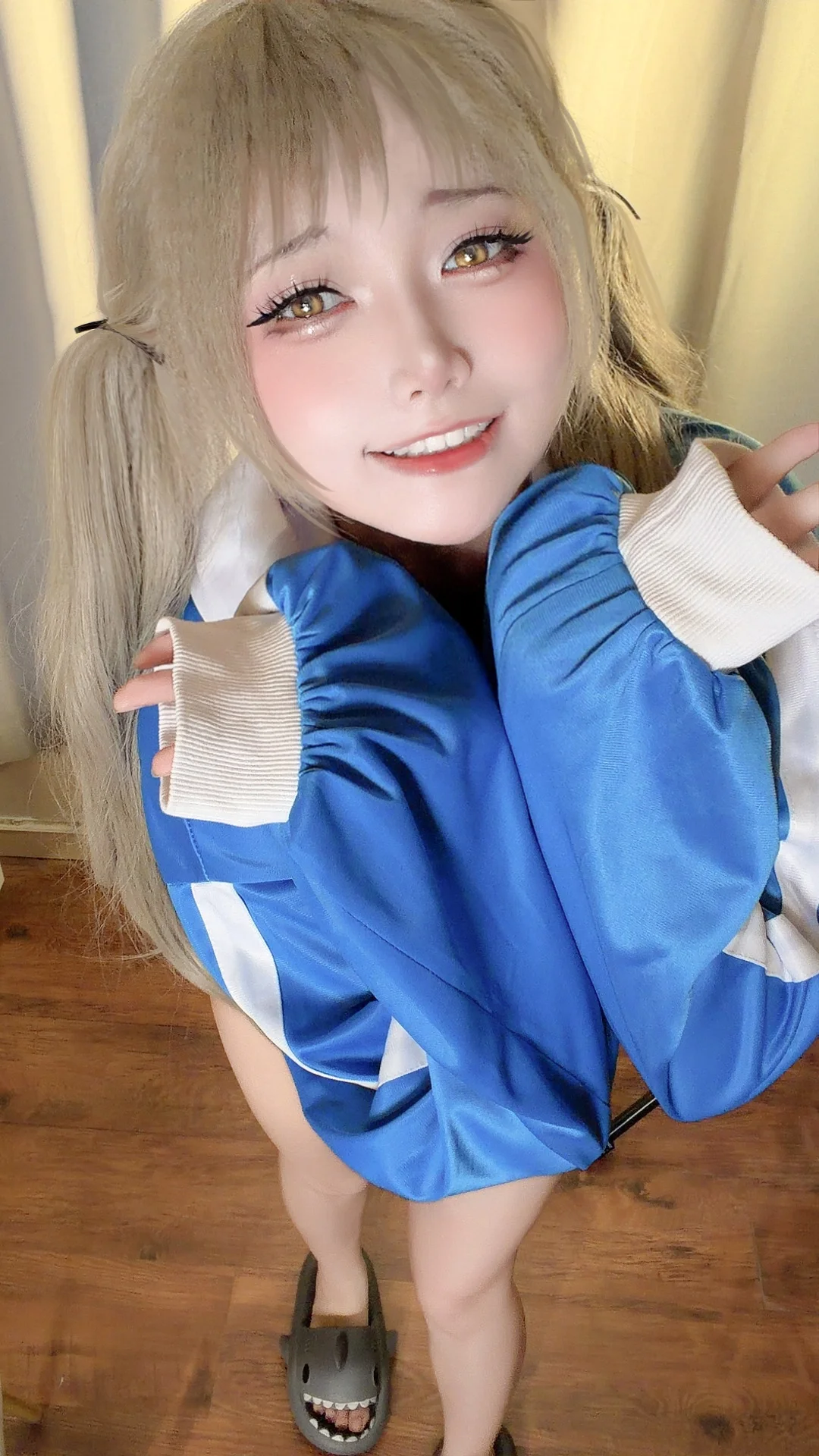 【风仓萌绘cos】蔚蓝档案的俏皮财迷少女 - 第 2 张