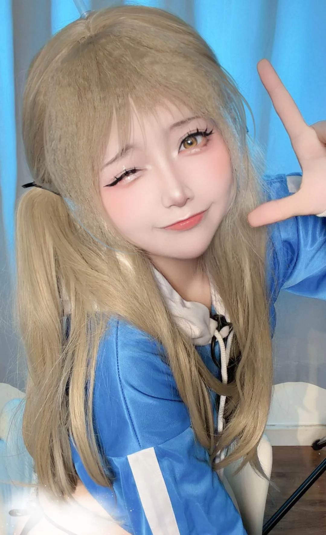 【风仓萌绘cos】蔚蓝档案的俏皮财迷少女 - 第 3 张
