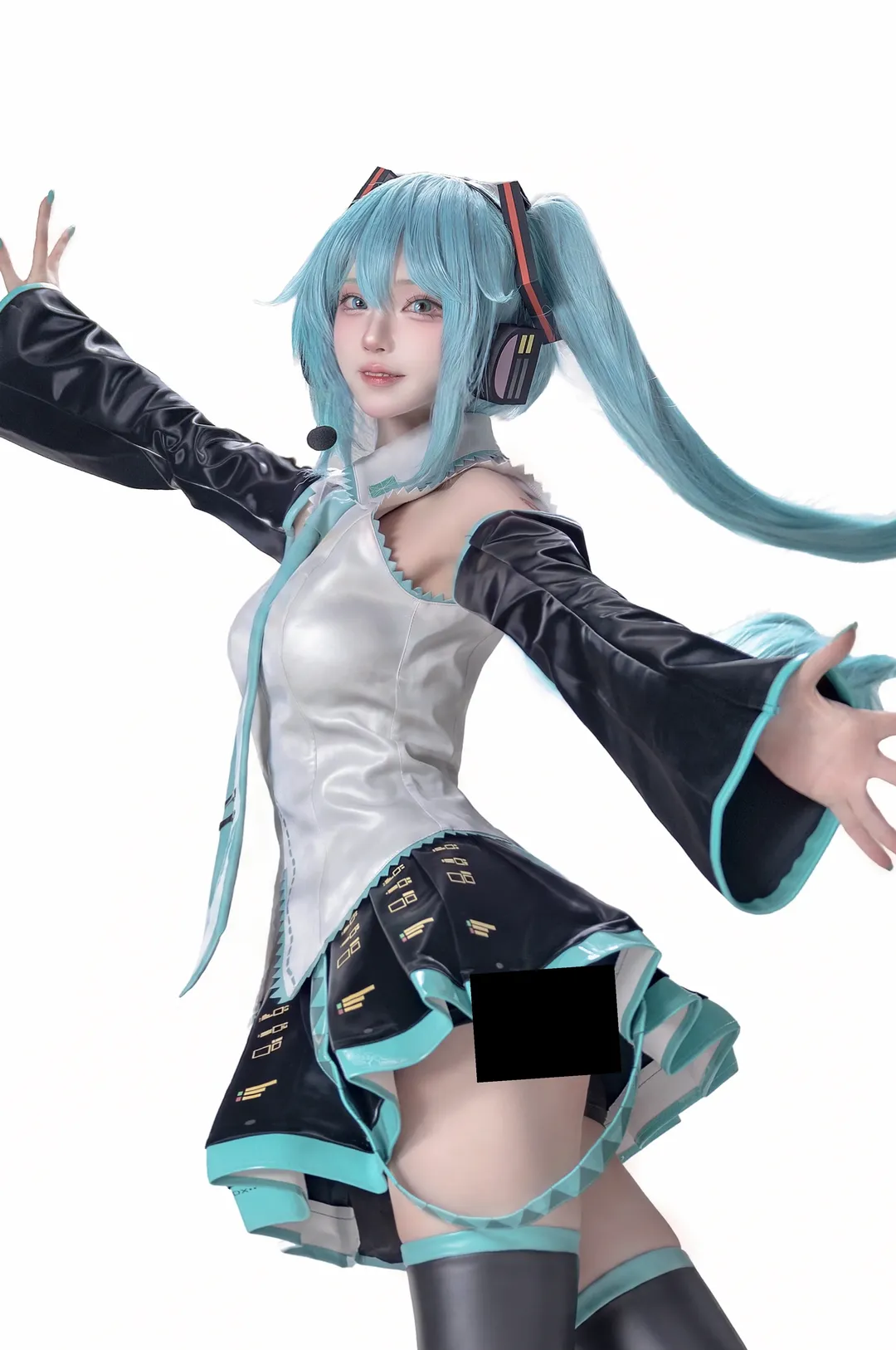 【初音未来cos】初音未来的蓝绿色双马尾活力全开 - 第 1 张
