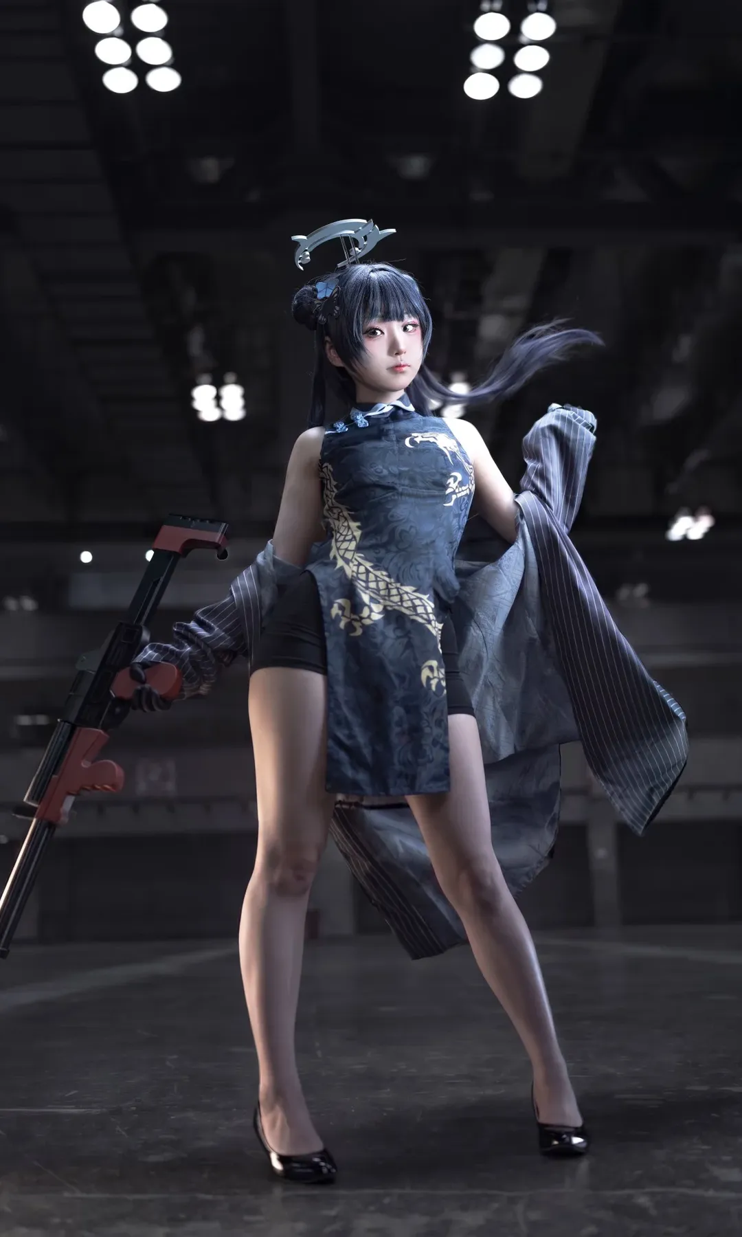 【妃咲cos】蔚蓝档案里的旗袍御姐，手持电击小子酷飒登场 - 第 1 张