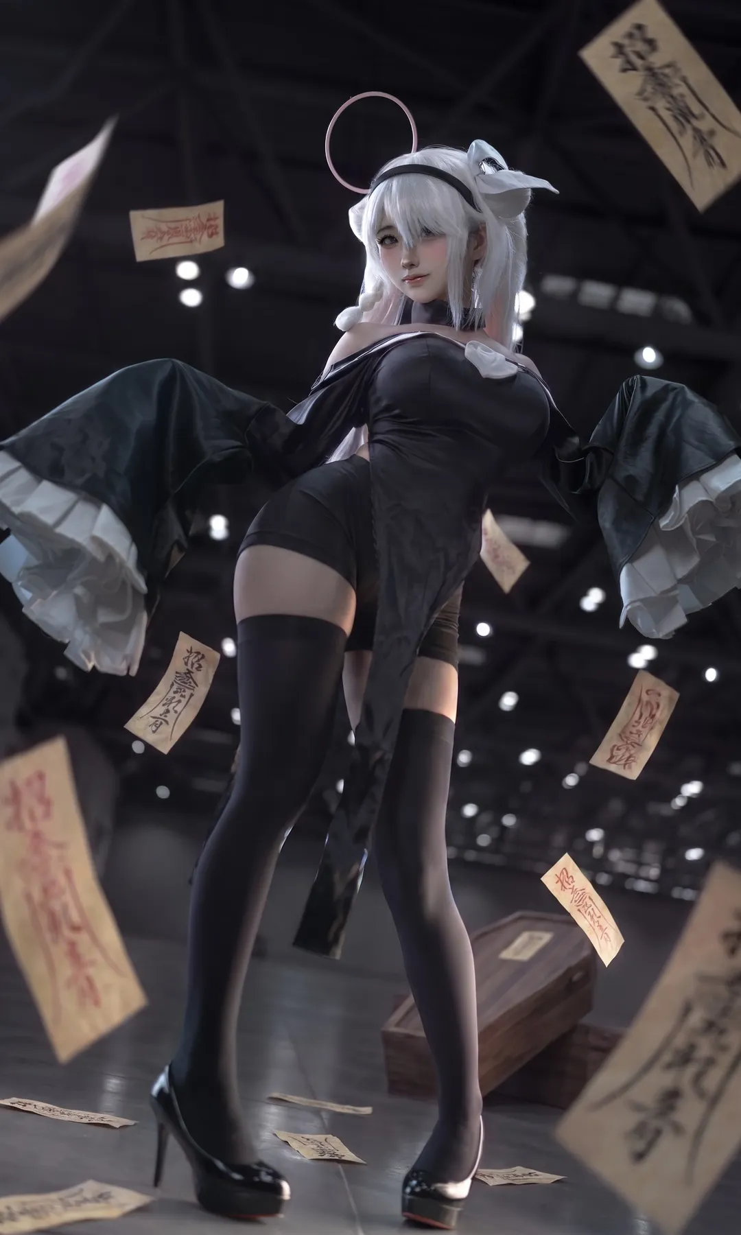 暗调光影下的黑丝女仆风，漫展场照极限互勉 - 第 5 张