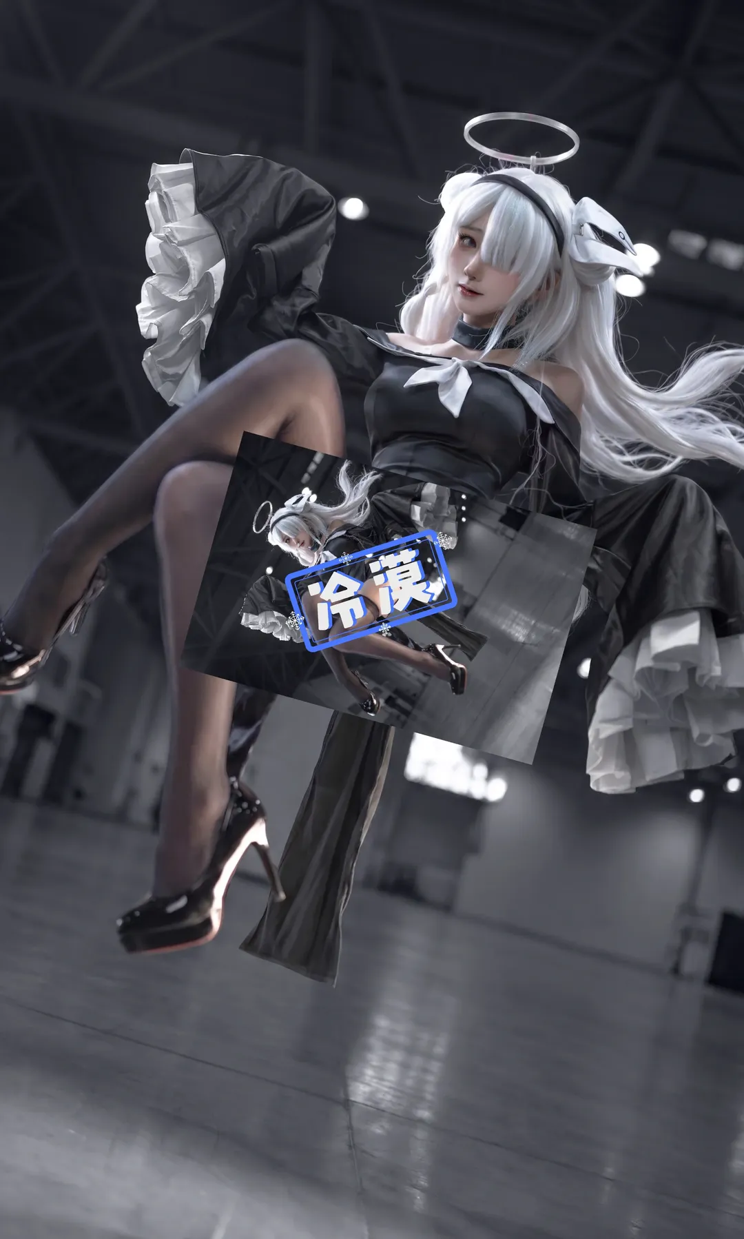 【普拉娜cos】碧蓝档案里的黑白美学，小僵尸也能冷酷又迷人 - 第 1 张