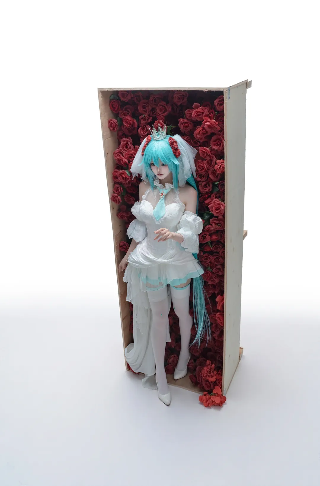 【初音未来cos】白雪姬造型的纯白与赤色碰撞 - 第 2 张