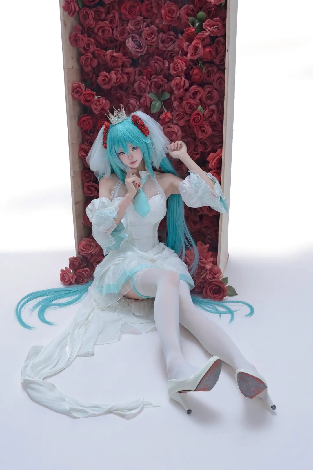【初音未来cos】白雪姬造型的纯白与赤色碰撞 - 第 3 张